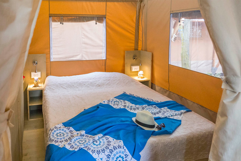 Luksuzno kampiranje - Art der Unterkunft: Safari-Zelt - Camping Bi Village - Vacanceselect Safarizelt 6 Personen 3 Zimmer Badezimmer von Vacanceselect auf Camping Bi Village