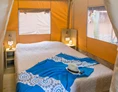 Glampingunterkunft: Safarizelt 6 Personen 3 Zimmer Badezimmer von Vacanceselect auf Camping Bi Village