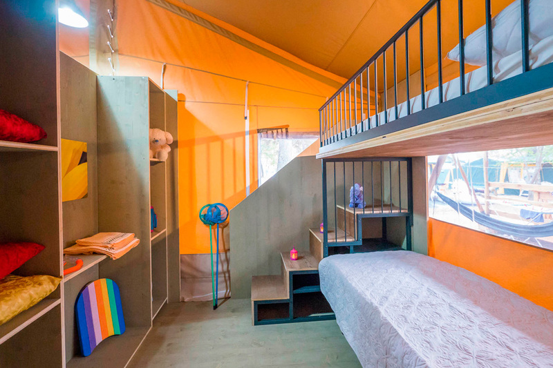 Glampingunterkunft: Safarizelt 6 Personen 3 Zimmer Badezimmer von Vacanceselect auf Camping Bi Village