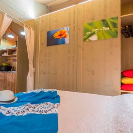 Glampingunterkunft: Safarizelt 6 Personen 3 Zimmer Badezimmer von Vacanceselect auf Camping Polari