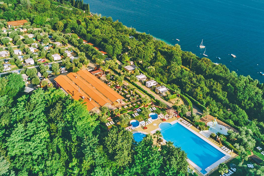 Glampingunterkunft: Lodgezelt Deluxe 5/6 Personen 2 Zimmer Badezimmer von Vacanceselect auf Camping Weekend