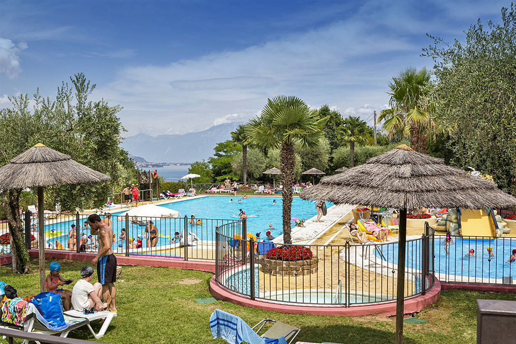 Glampingunterkunft: Lodgezelt Deluxe 5/6 Personen 2 Zimmer Badezimmer von Vacanceselect auf Camping Weekend