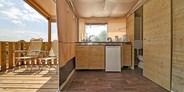 Luxuscamping - San Felice del Benaco - Lodgezelt Deluxe 5/6 Personen 2 Zimmer Badezimmer von Vacanceselect auf Camping Weekend