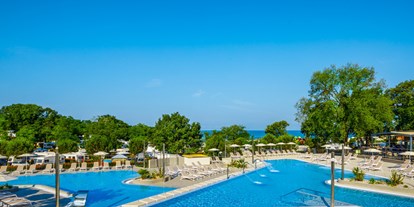 Luxuscamping - Kroatien - Camping Aminess Maravea Camping Resort - Vacanceselect Safarizelt XL 4/6 Pers 3 Zimmer Badezimer von Vacanceselect auf Camping Aminess Maravea Camping Resort