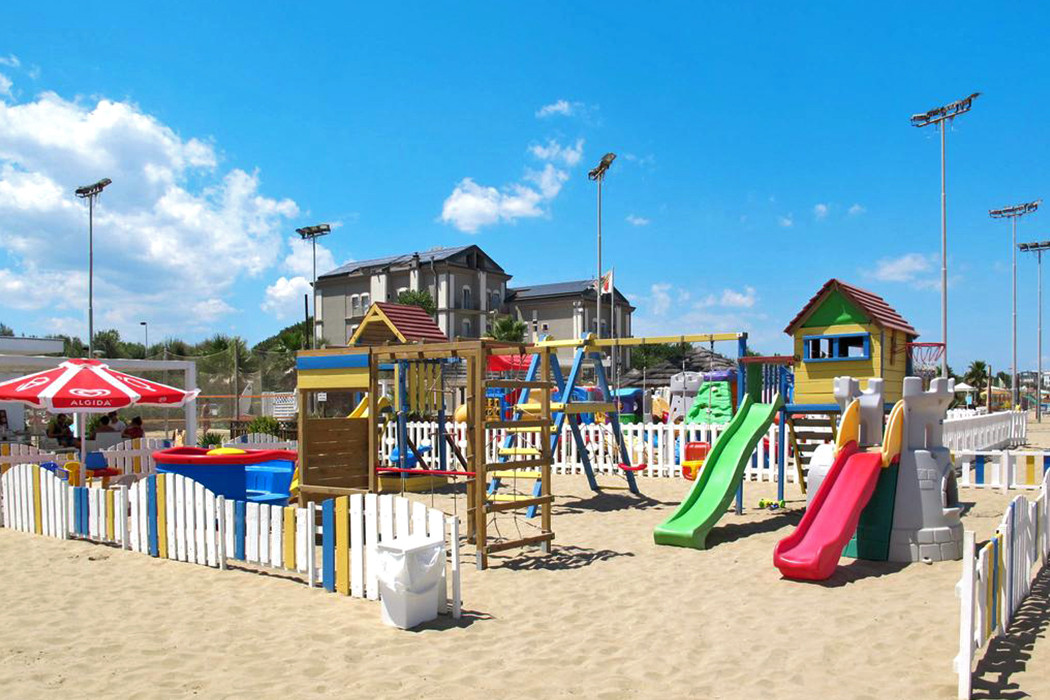 Glampingunterkunft: Airlodge 4 Personen 2 Zimmer Badezimmer von Vacanceselect auf Camping Romagna Village