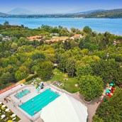 Luxuscamping: Mobilheim Moda 6 Pers 3 Zimmer AC 2 Badezimmer von Vacanceselect auf Camping Village Lago Maggiore