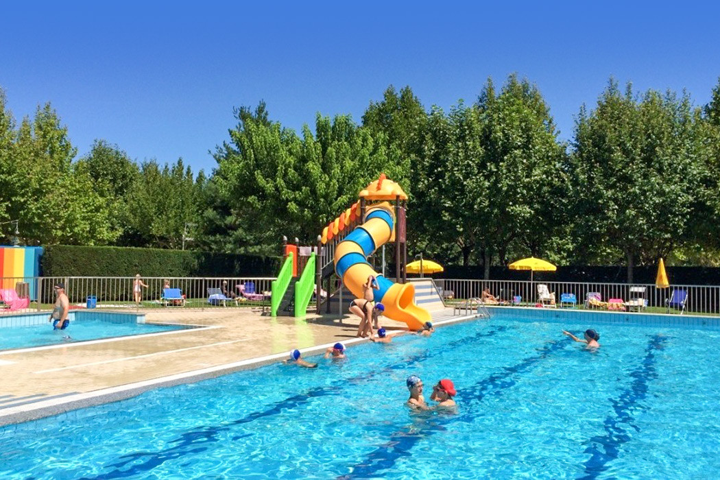 Glampingunterkunft: Mobilheim Moda 6 Pers 3 Zimmer AC 2 Badezimmer von Vacanceselect auf Camping Village Lago Maggiore