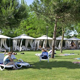 Glampingunterkunft: Mobilheim Moda 5/6 Personen 2 Zimmer Klimaanlage von Vacanceselect auf Camping Villaggio Rubicone