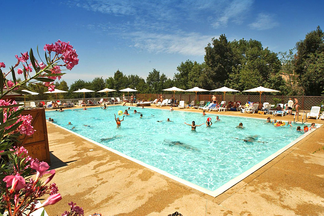 Glampingunterkunft: Lodgezelt Deluxe 5/6 Personen 2 Zimmer Badezimmer von Vacanceselect auf Camping Le Pianacce