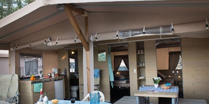 Luxuscamping - Livorno - Lodgezelt Deluxe 5/6 Personen 2 Zimmer Badezimmer von Vacanceselect auf Camping Le Pianacce