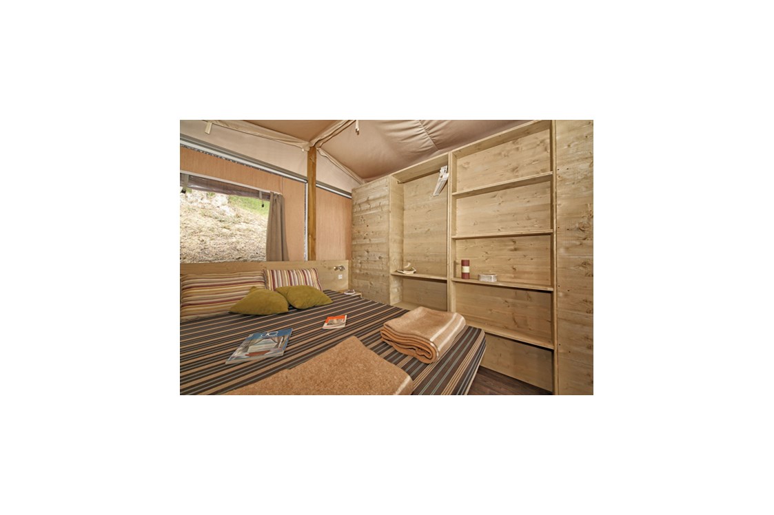 Glampingunterkunft: Lodgezelt Deluxe 5/6 Personen 2 Zimmer Badezimmer von Vacanceselect auf Camping Le Pianacce