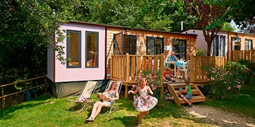 Luxuscamping - Vacanceselect - Mobilheim Moda 5/6 Personen 2 Zimmer Klimaanlage von Vacanceselect auf Camping Le Pianacce