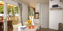 Luxuscamping - Toskana - Mobilheim Moda 6 Personen 3 Zimmer Klimaanlage 2 Badezimmer von Vacanceselect auf Camping Etruria