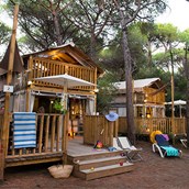 Luxuscamping: Airlodge 4 Personen 2 Zimmer Badezimmer von Vacanceselect auf Camping Etruria