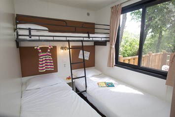 Glampingunterkunft: Mobilheim Moda 4/5 Personen 2 Zimmer Klimaanlage von Vacanceselect auf Camping Domaine du Colombier