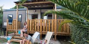 Luxuscamping - Var - Mobilheim Moda 6 Personen 3 Zimmer Klimaanlage von Vacanceselect auf Camping Domaine du Colombier