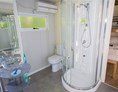 Glampingunterkunft: Hybridlodge Clever 4/5 Personen 2 Zimmer Badezimmer von Vacanceselect auf Camping Cala Canyelles