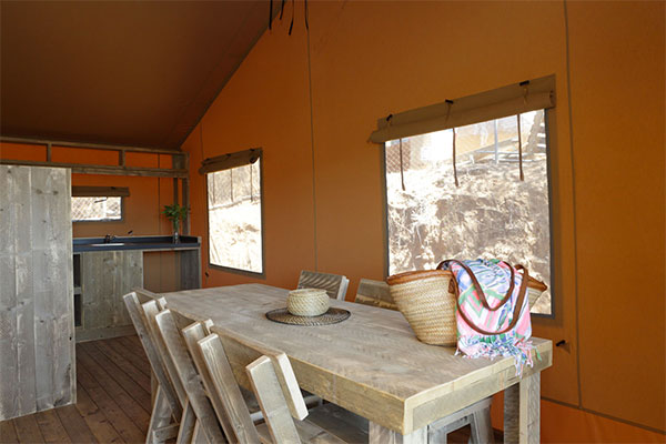 Glampingunterkunft: Safarizelt 6 Personen 3 Zimmer Badezimmer von Vacanceselect auf Camping Cala Canyelles