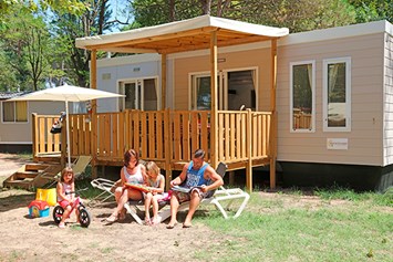 Glampingunterkunft: Mobilheim Moda 6 Personen 3 Zimmer Klimaanlage 2 Badezimmer von Vacanceselect auf Camping Ca'Savio