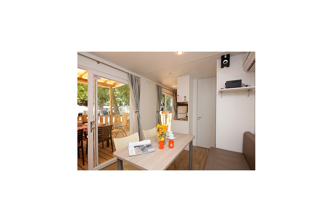 Glampingunterkunft: Mobilheim Moda 6 Personen 3 Zimmer Klimaanlage 2 Badezimmer von Vacanceselect auf Camping Ca'Savio