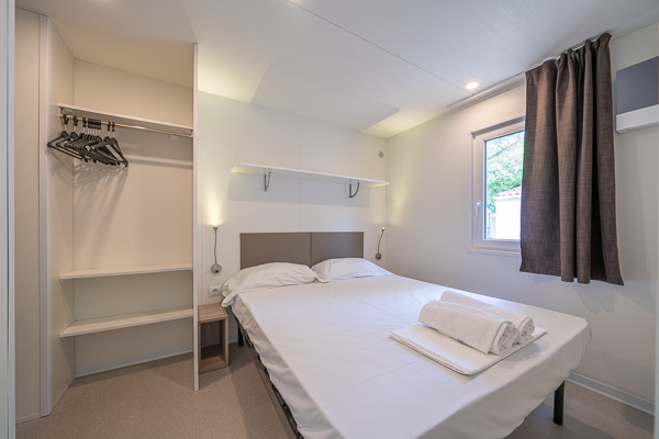 Glampingunterkunft: Mobilheim Moda 6 Personen 3 Zimmer Klimaanlage von Vacanceselect auf Camping Union Lido