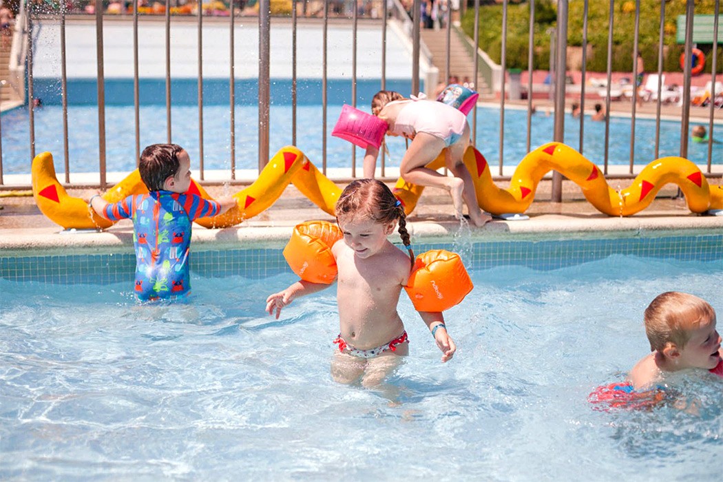 Glampingunterkunft: Safarizelt 6 Personen 3 Zimmer Badezimmer von Vacanceselect auf Camping Cala Gogo