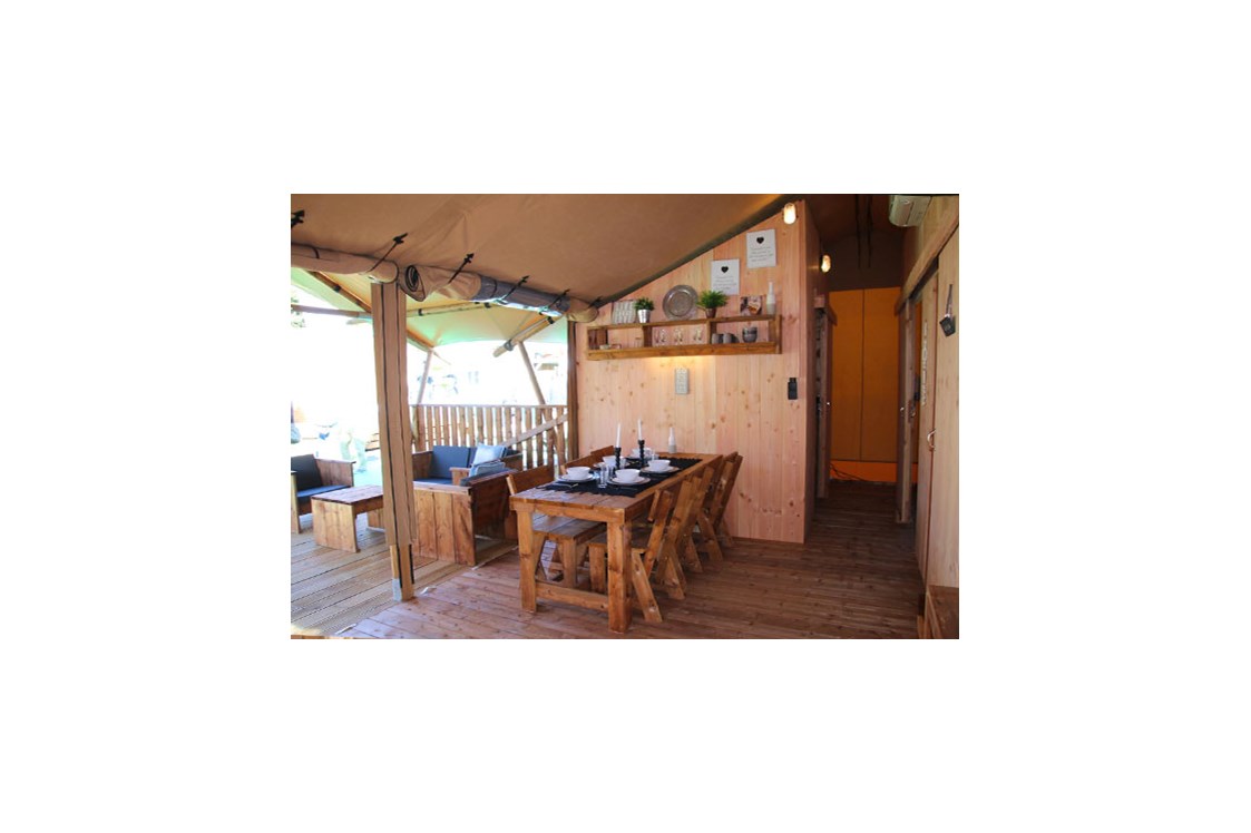 Glampingunterkunft: Safarizelt 6 Personen 3 Zimmer Badezimmer von Vacanceselect auf Camping Cala Gogo