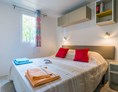 Glampingunterkunft: Mobilheim Moda 6 Personen 3 Zimmer Klimaanlage von Vacanceselect auf Camping Montescudaio