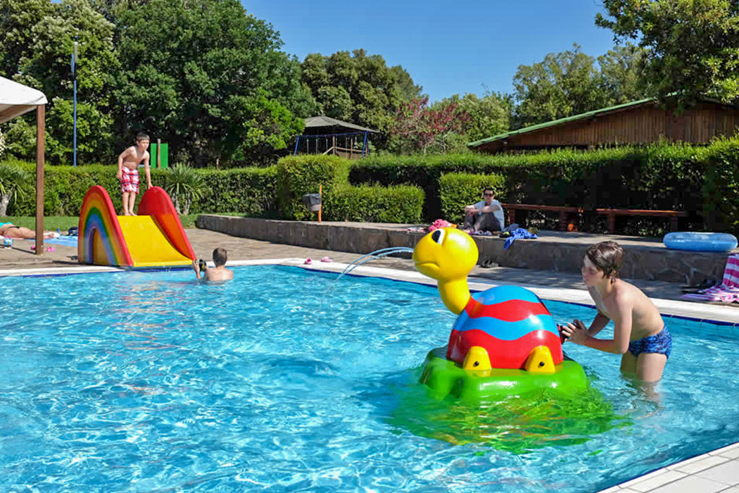 Glampingunterkunft: Mobilheim Moda 6 Pers 3 Zimmer Klimaanlage 2 Badezimmer von Vacanceselect auf Camping Montescudaio