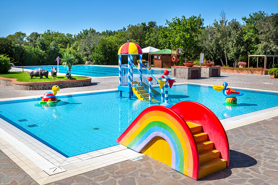 Glampingunterkunft: Mobilheim Moda 6 Pers 3 Zimmer Klimaanlage 2 Badezimmer von Vacanceselect auf Camping Montescudaio