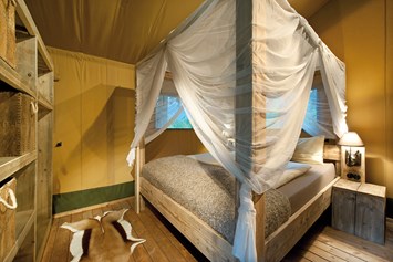 Glampingunterkunft: Schlafzimmer Safari-Lodge-Zelt "Rhino"  - Safari-Lodge-Zelt "Rhino" am Nature Resort Natterer See
