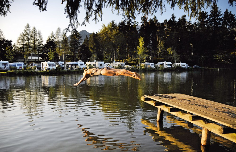 Glampingunterkunft: Eigener Badesee - Wood-Lodges am Nature Resort Natterer See