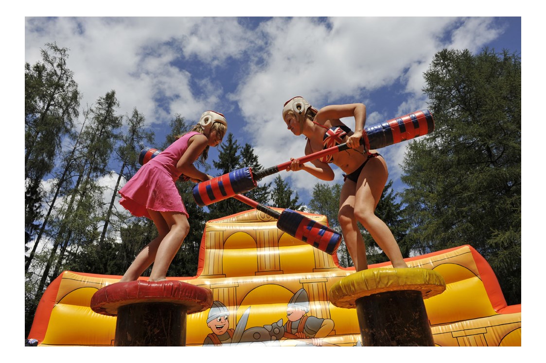 Glampingunterkunft: Kinder Olympiade am Ferienparadies Natterer See - Wood-Lodges am Nature Resort Natterer See