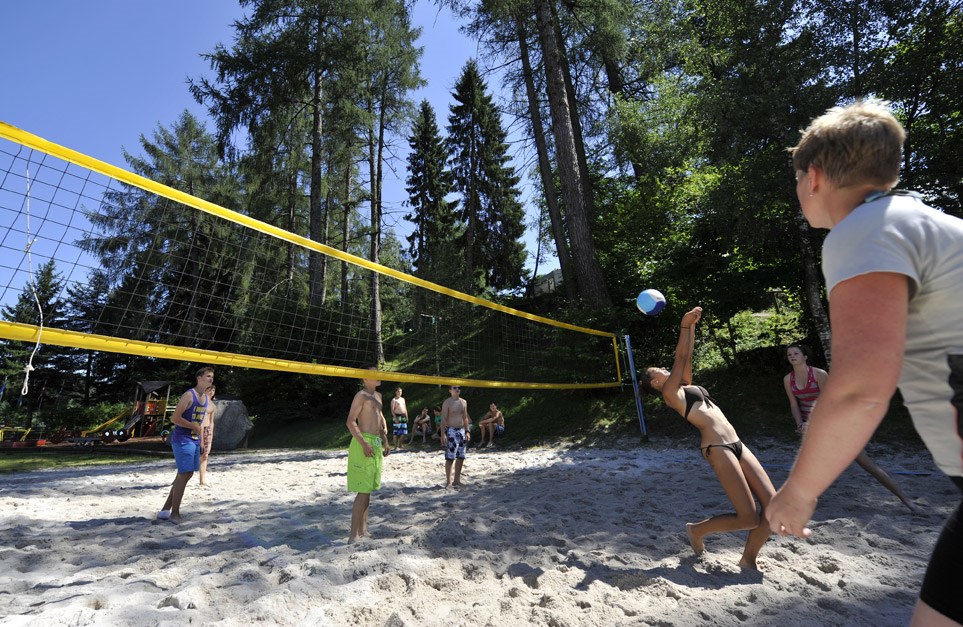 Glampingunterkunft: Beach Volleyball - Schlaffässer am Nature Resort Natterer See