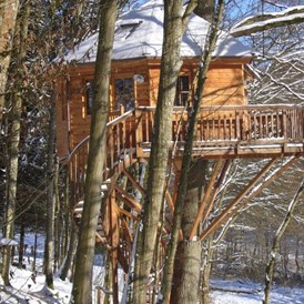 Glampingunterkunft: Auch im Winter kuschelig: alle Baumhäuser sind beheizbar - Baumhaushotel Seemühle