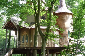 Glampingunterkunft: Bildquelle: http://ferniecastle.co.uk/treehouse-2/ - Fernie Castle Treehouse