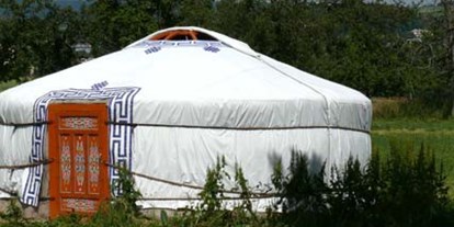 Luxuscamping - Art der Unterkunft: Jurte - Mongolische Jurte (Quelle: http://hofgut-hopfenburg.de/unterkuenfte/jurte) - Jurte am Hofgut Hopfenburg