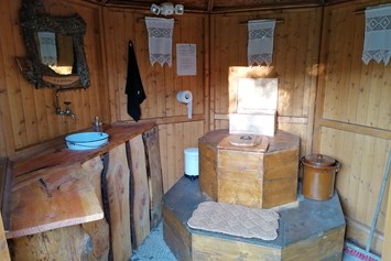 Glampingunterkunft: Naturbadezimmer mit Kompost-Trenntoilette - Western Lodge
