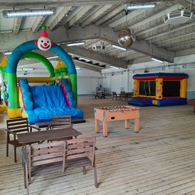 Glampingunterkunft: Indoor Spielplatz  - Camping Pod