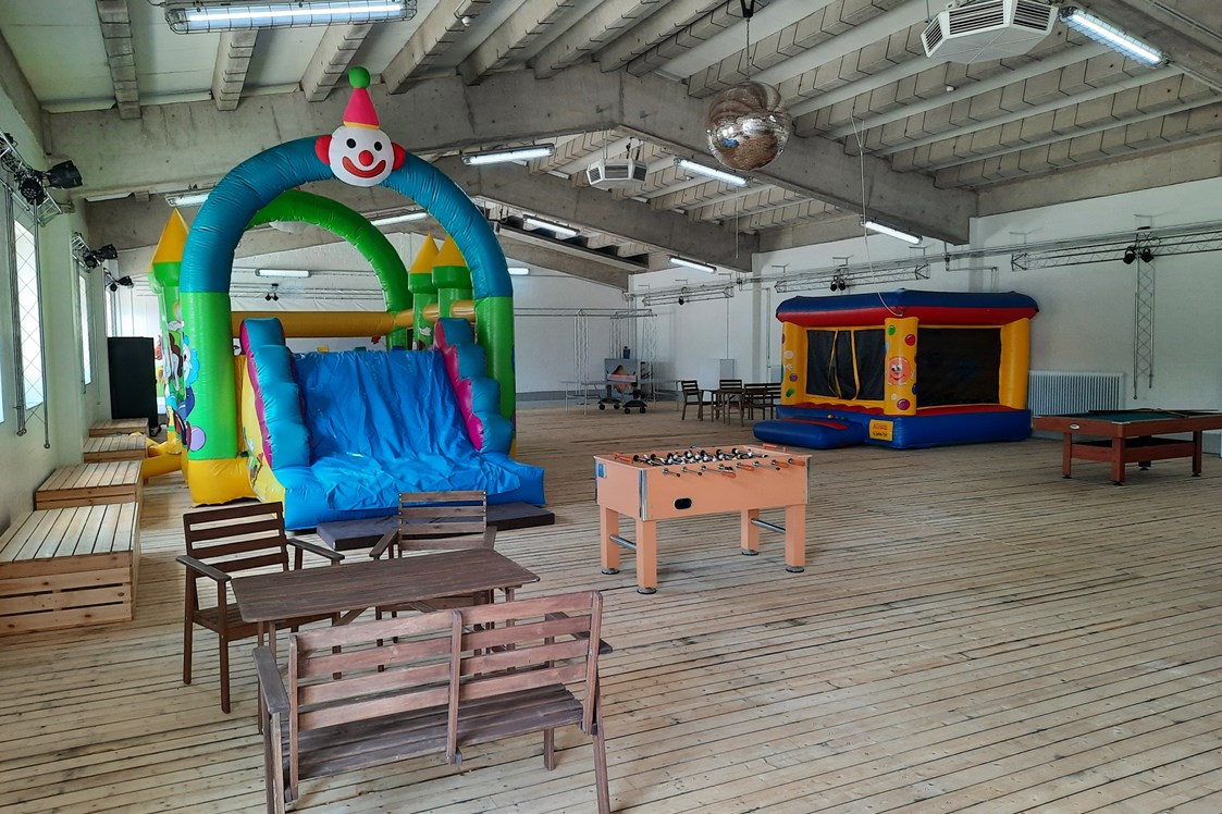 Glampingunterkunft: Indoor Spielplatz  - Camping Pod