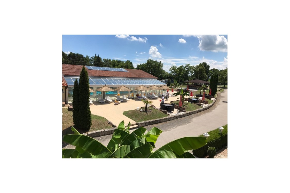 Glampingunterkunft: Und für Wellness und Sport geht es in unser wunderschönes Schwimmbad mit Fitnessraum, Sauna, Massageabteilung - Dreiländer-Camping-u. Freizeitpark Gugel