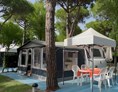 Glampingunterkunft: Außenansicht - Deluxe Caravan mit Doppelbett / Dusche