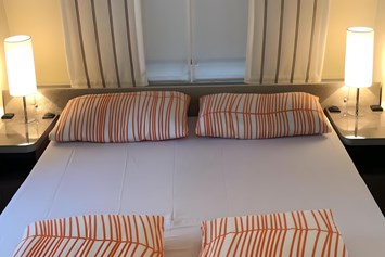 Glampingunterkunft: Doppelbett - Deluxe Caravan mit Doppelbett / Dusche