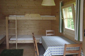 Glampingunterkunft: Hütte grün - Innenansicht - Hütten auf Camping Zum Oertzewinkel
