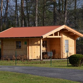 Glampingunterkunft: Hütte Grün in der Wintersonne  - Hütten auf Camping Zum Oertzewinkel