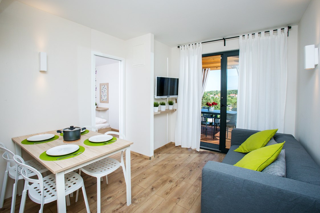 Glampingunterkunft: Wohnzimmer und Küche - Mobilheime auf Plitvice Holiday Resort
