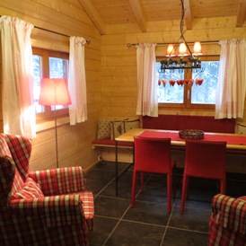 Glampingunterkunft: Landhaus - Wohnküche - Blockhäuser auf Camping Langenwald