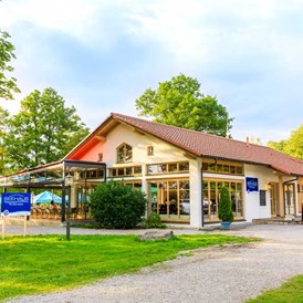 Glampingunterkunft: Restaurant am Campingplatz Pilsensee - Schlaffass direkt am Pilsensee in Bayern