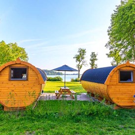 Glampingunterkunft: Familien-Schlaffass am Campingplatz Pilsensee - Schlaffass direkt am Pilsensee in Bayern