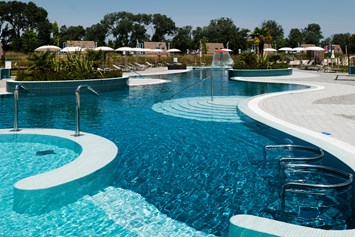 Glampingunterkunft: Poolbereich - Marina Azzurra Resort